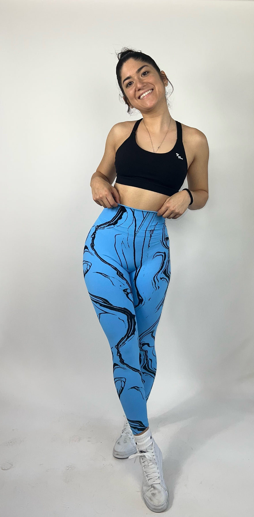 Last picture is the best 👉🏻🫶🏻💜 this leggings are so cute  @beestrong_activewear